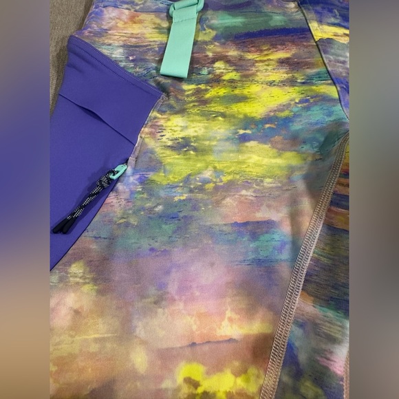 Lululemon Cargo Super High Rise Tight Size 8 - Picture 4 of 10